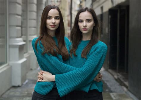 Photographer Captures Identical Twins Next To Each Other To Show How