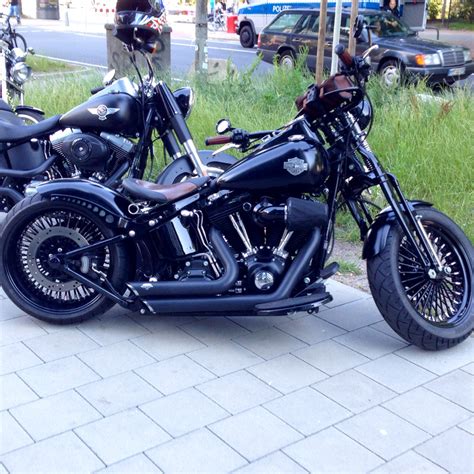 , harley davidson , museum , motorcycles a man and woman riding harley davidson motorcycles collided as they traveled westbound on a kansas highway early saturday morning. Wie heißt dieses Harley-Davidson Modell? (Motorrad, Harley ...