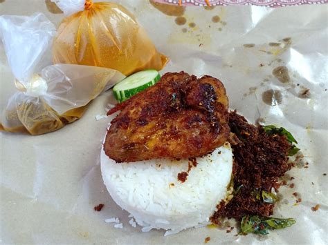 The kuah campur is a mix of curries, sambal and pineapple that renders an. Nasi Kukus Ayam Berempah - INILAH REALITI