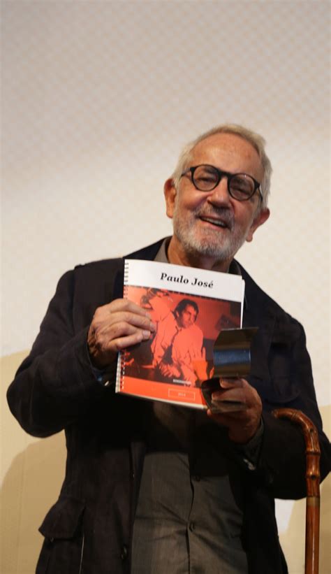 Paulo josé também dirigiu episódios de casos especiais, a adaptação do livro agosto, de rubem fonseca, memorial de maria moura, adaptação da obra de rachel de queiroz, e incidente em antares, inspirado no romance de érico veríssimo. Com mal de Parkinson há 22 anos, ator Paulo José segue em ...