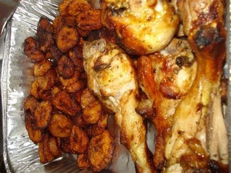Cuisine sénoufo, peuple du nord de la cote d'ivoire. Recette de cuisine : Alloco poulet grille | How to make fried chicken and fried plantain - YouTube