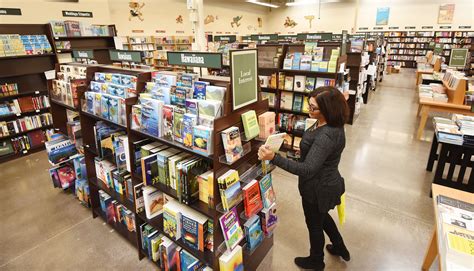 Bookstore Makes A Move To Kahului As It Searches For A Permanent Home