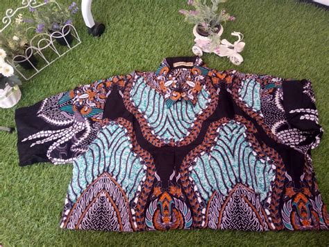 Pecinta motif bunga tidak boleh melewatkan desain blazer yang satu ini. Motif Batik Bunga Teratai - Contoh Motif Batik