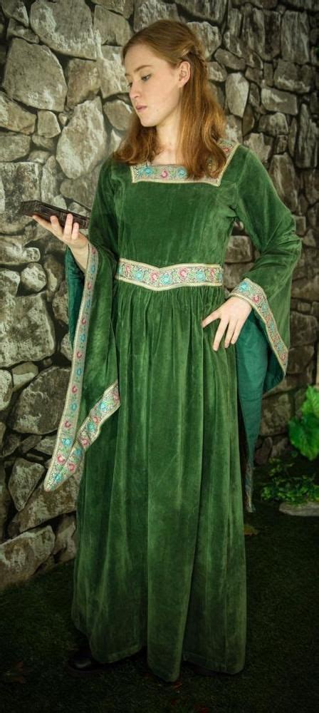 Green Medieval Dress Noblewomans Gown Of The Middle Ages Renaissance