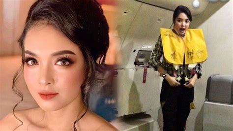 Gaya Kulineran Sisi Asih Pramugari Garuda Indonesia Yang Viral My Xxx Hot Girl