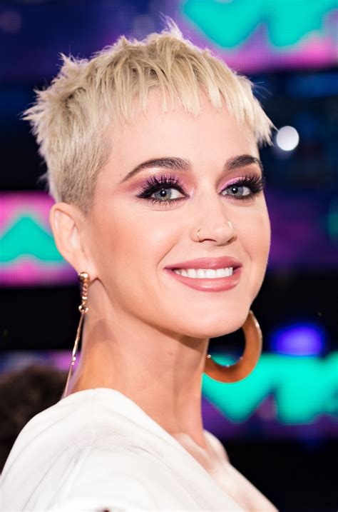 They follow the same pattern that keeps playing out at the top of the music industry. Katy Perry *only* wore drugstore makeup to the VMAs, and ...