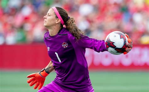 It took penalties to separate canada and brazil in the women's soccer quarterfinal in tokyo, where canadian goalkeeper stephanie labbe was a . Stephanie Labbé, a mulher que quis jogar com os homens - O ...
