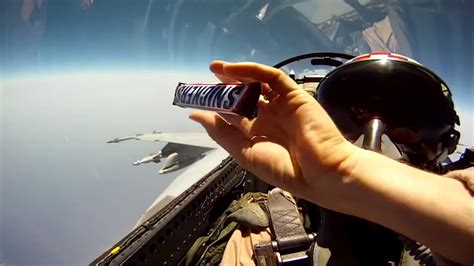 Video How Fighter Pilots Pass Snacks To Each Other Abc13 Houston