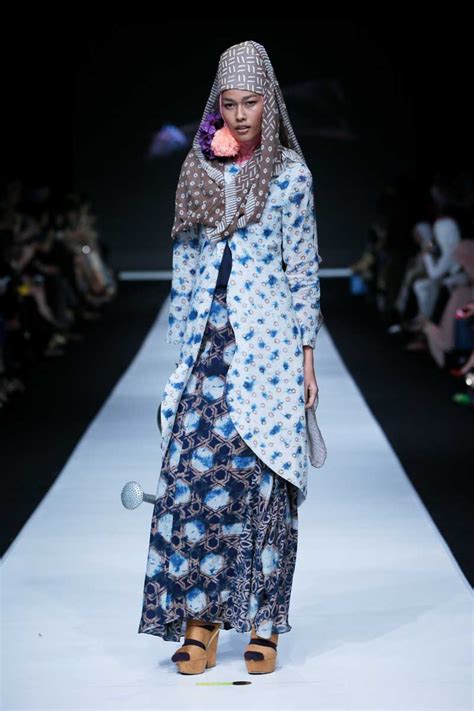Zahra has 1 job listed on their profile. Jakarta Fashion Week 2014: Nur Zahra | FashionWindows Network