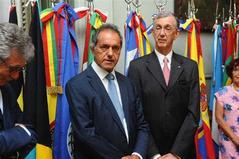 Hugo sigman, dueño de grupo insud, habló en exclusiva con clarín. El IICA distinguió a Hugo Sigman y elogió a Daniel Scioli ...