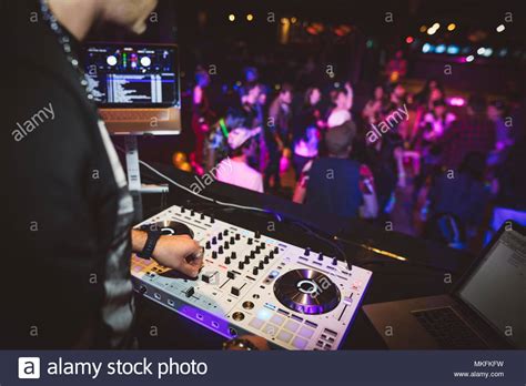 Dj Playing Music Crowd Hi Res Stock Photography And Images Alamy