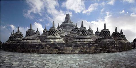 Secara astronomis terletak di 7° 36′ 28 ls dan 110° 12′ 13 bt. Candi Borobudur Terus Dilestarikan : Okezone Lifestyle