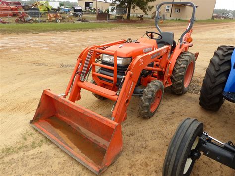 Id3961 Kubota L3400 Tractor Open 4wd Wla463 Loader Bucket And