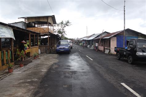 Tempat yg sangat asyik untuk nongkrong van. The Daily Nut: Manado Tondano Boulevard