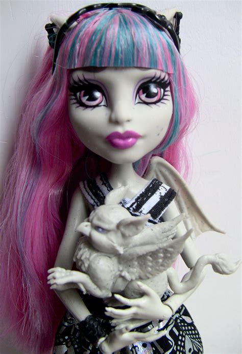 This is a trial run and i'm only opening a few slots, so if you're interested please send me a message! Monster High | Doll's Eye View
