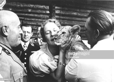 nazi leader hermann goering and his wife actress emmy goring show fotografía de noticias