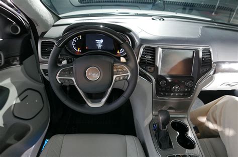 Read expert reviews on the 2017 jeep grand cherokee from the sources you trust. 2017 Jeep Grand Cherokee Adds Trailhawk, Updates Summit ...