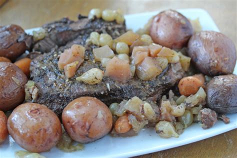 Cook roast until browned and seared, about 3 minutes per side. 31 Days of Slow Cooker Meals: Beef Roast with Apple ...