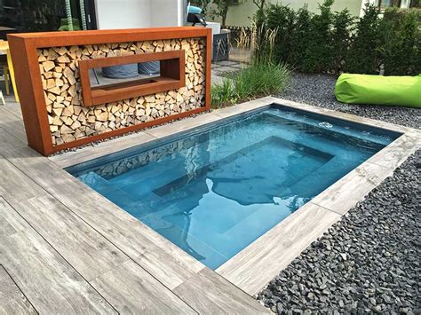 Wir haben für sie eine reiche sammlung von 110 ideen und designs vorbereitet, die ihnen einen überblick über die varianten verschaffen werden. Kleiner Pool im Garten - Pool für kleine Grundstücke