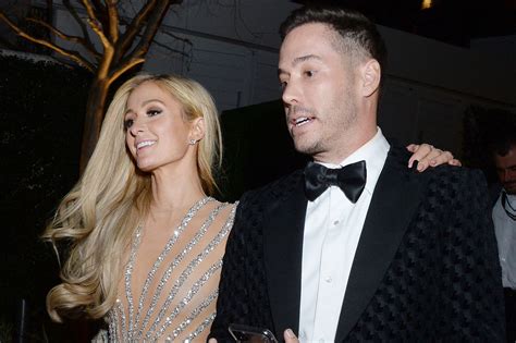 Telescope in one eye, microscope in the other. Paris Hilton celebró su aniversario con Carter Reum | El ...