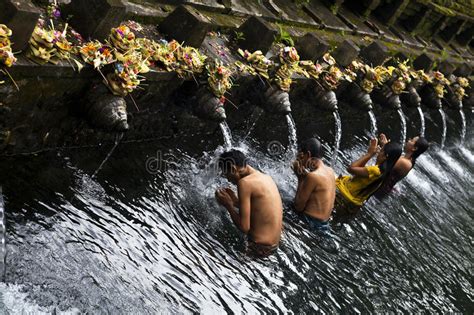 Tirta Empul Temple Sacred Bathing Bali Indonesia Editorial Photo Image Of Holy Washing
