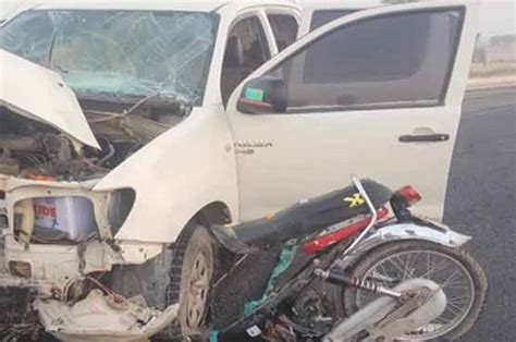 بیٹیوں کو سکول لے جاتے موٹر سائیکل سوار کو تیز رفتار کار نے ٹکر مار دی