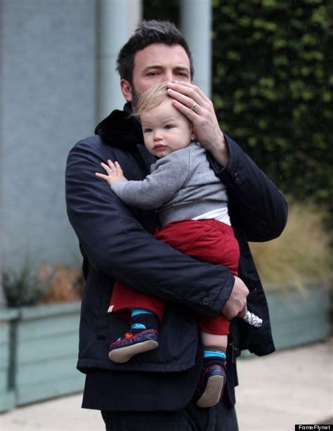 Ben Affleck And Baby Samuel Brave The Rain In La Ben Affleck Ben