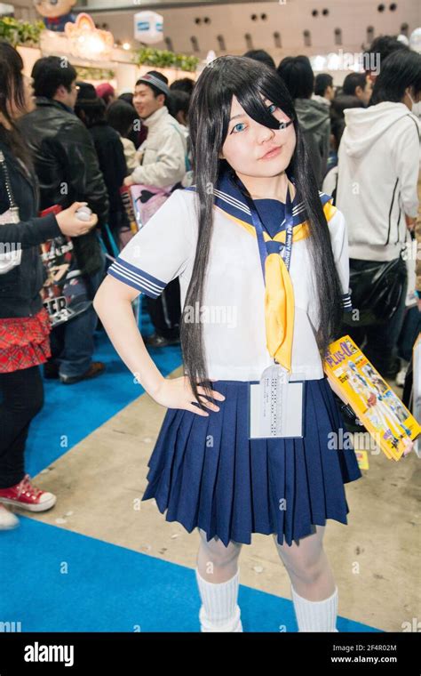 Japanische Frau In Schulmädchen Matrosenuniform Tokyo International Anime Fair Japan