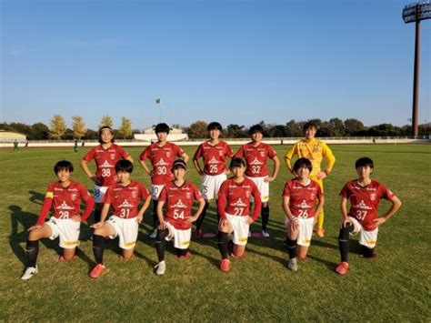 名門魔法士養成学校・ナイトレイブンカレッジの学園長。 この世界で身寄りが無い主人公に居場所を与えてくれる。 ナイトレイブンカレッジの教師。 魔法薬学などの理系科目を担当している。 ファッションのことになると周りが見えなくなる一面も。 浦和レッズレディース | URAWA RED DIAMONDS LADIES