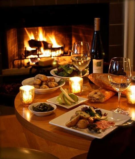 E il giorno del suo ventesimo anniversario e la dottoressa landi ha un solo desiderio: Trasforma una cena normale in una cena romantica a casa ...