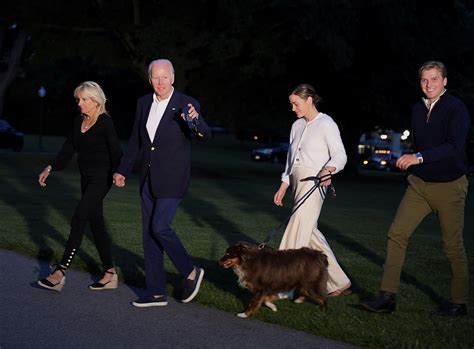 Biden Granddaughter Naomi Married In White House Wedding Reuters