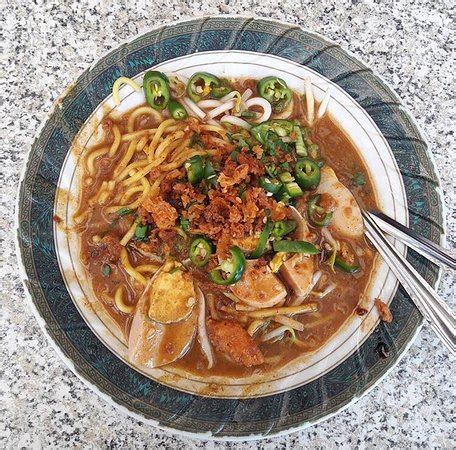 For me, mee rebus haji wahid is worth to visit when you come to johor bahru. Resepi Mee Rebus Johor - Resepi Bergambar