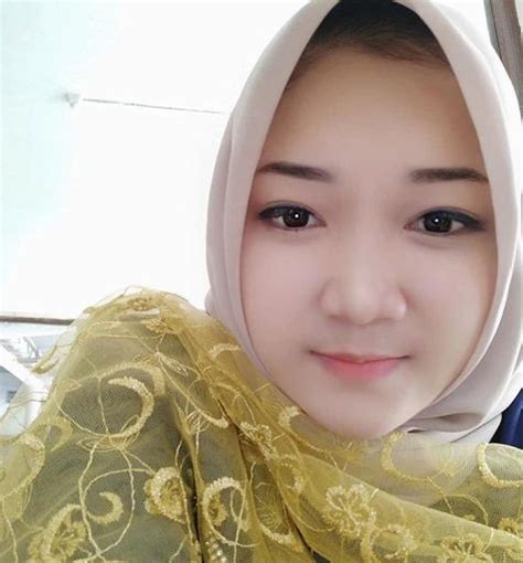 See tweets, replies, photos and videos from @ukhtisyahwat twitter profile. Pin auf Koleksi Jilbab Viral