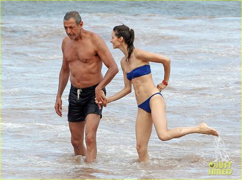 Photo Jeff Goldblum Fiancee Cant Keep Their Hands Off Each Other Photo Just Jared