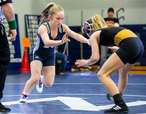 Girls Wrestling Stalls In The State Grocery Stores Open For Christmas