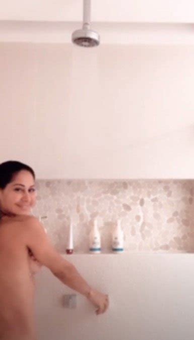 Pelada Mayra Cardi provoca fãs em momento íntimo no banho