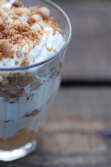 An oasis is a lush green area in the middle of a desert, centered around a natural spring o. Nordic apple trifle (tilslørte bondepiker) | Nordic Diner