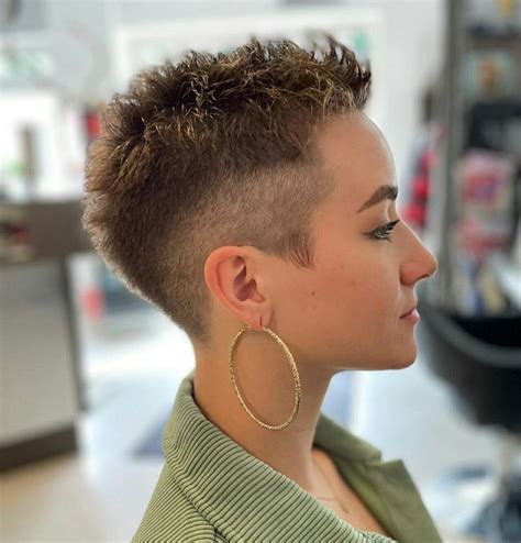 Pin By Rookie Cookie On Wardrobe Of My Dreams Short Hair Pixie Cuts