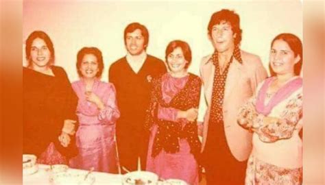 Pm Imran Khan Shares Rarely Seen Pic Of Himself With Cousins
