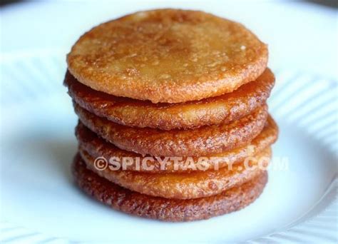 செய்த உடனே காலியாகிடும் செட்டிநாடு ஸ்பெஷல் உக்கரா ஸ்வீட்/ukkarai sweet. {Adhirasam} Adhirasam is a type of Indian sweet from Tamil cuisine. The doughnut like pastry has ...