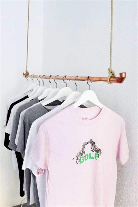 Bei tischen aus paletten ist es hilfreich, die lücken mit leisten auszufüllen. DIY Kleiderstange aus Kupferrohr selber bauen | Diy ...