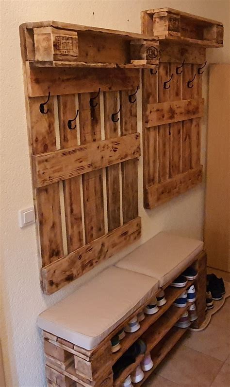 So sparen sie gegenüber einem neukauf geld und können sich kreativ verwirklichen, indem sie eine individuelle einrichtung. Garderobe aus Europaletten | Paletten garderobe, Garderobe selber machen, Europalette garderobe