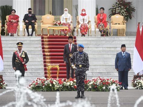 Presiden Jokowi Pimpin Upacara Peringatan Ke 77 Hari Tni
