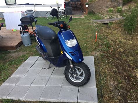 Upgraded pipe, clutch springs and roller weights, oh i upjetted the carb with a 62 jet as well. Piaggio Typhoon 50 cm³ 2005 - Masku - Skootteri - Nettimoto