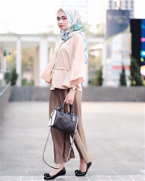 Check spelling or type a new query. Outfit Baju Hijab Casual Untuk Ke Kantor Ala Selebgam 2018