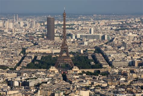 La Tour Eiffel Vue Du Ciel Découvrez De Superbes Photos Aériennes De