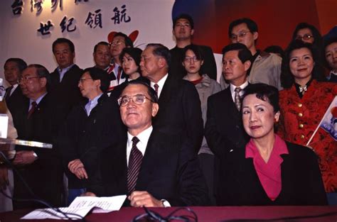 The site owner hides the web page description. 2000臺灣總統選舉 - 敗選之夜 - 國民黨 - 連戰、蕭萬長 | 開放博物館
