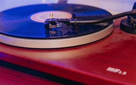 Download Wallpaper 3840x2400 Turntable Vinyl Record Music Red 4k