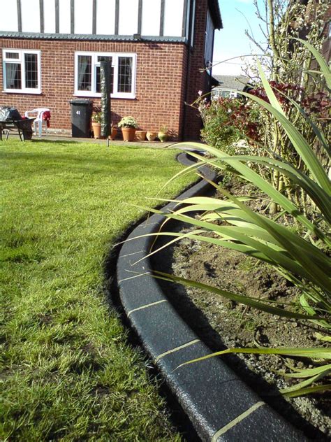 Kwik kerb caves beach are fully qualified operators that lay domestic and commercial concrete edging in a wide variety of shapes, colours and styles. KwikKerb - Andrew Rapley - Kwik Kerb Essex One