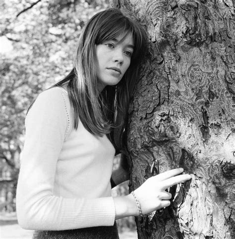 Françoise hardy signed her first contract with the record label vogue in november 1961. 40 Fascinating Black and White Photographs of Françoise Hardy in London During the 1960s ...
